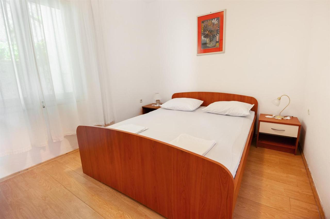 Apartments Antonija Omis Bagian luar foto